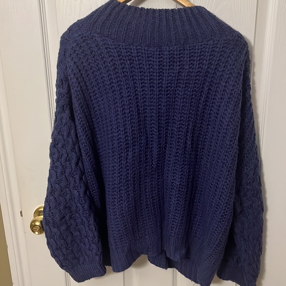 Cara and the sky bulky Knit sweater - Picture 2 of 2